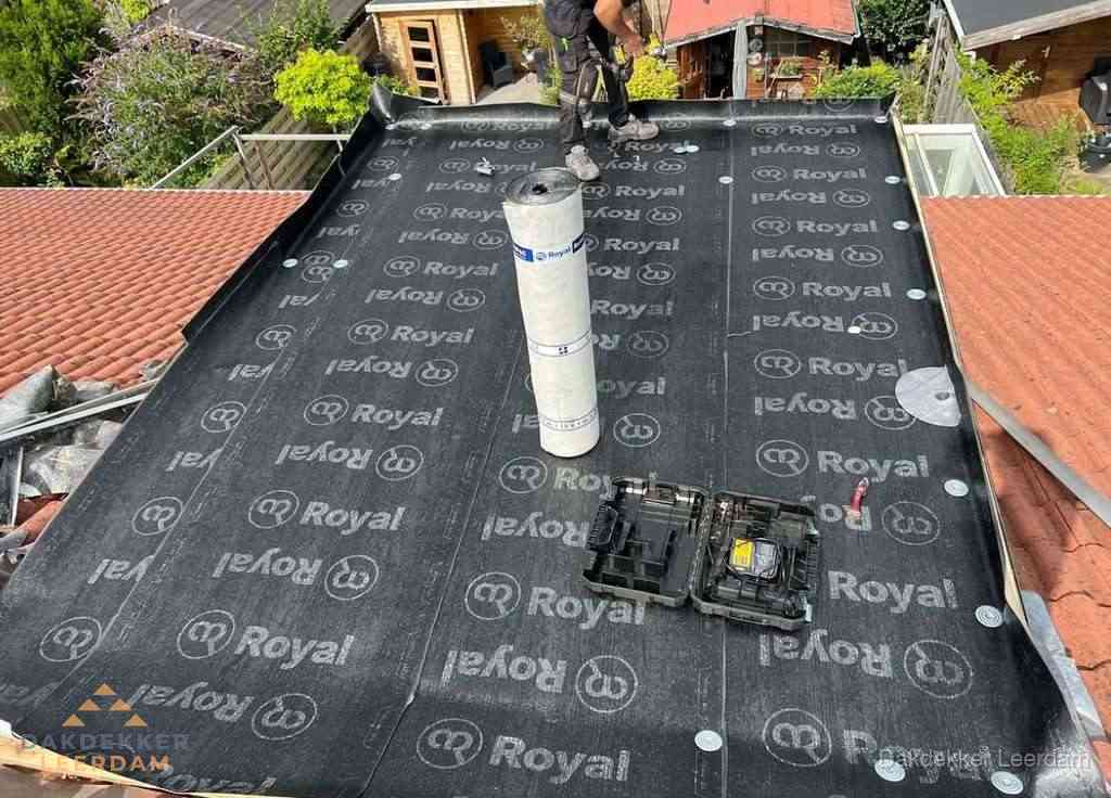 Dakrenovatie met Royal onderdak op plat dak in Leerdam