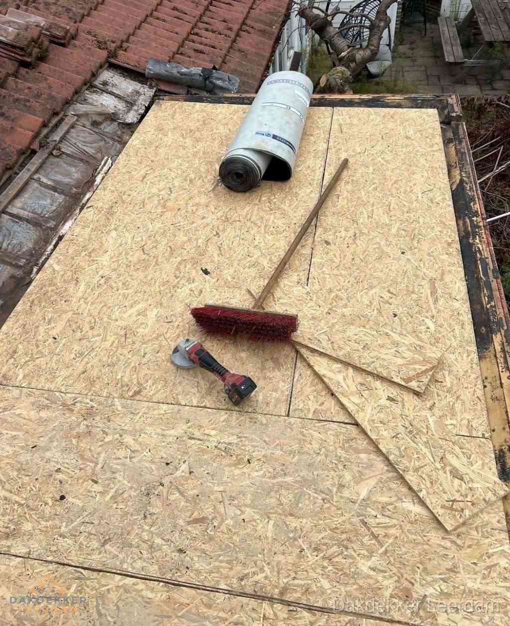 Dakrenovatie afgerond met nieuwe bitumen dakbedekking in Leerdam