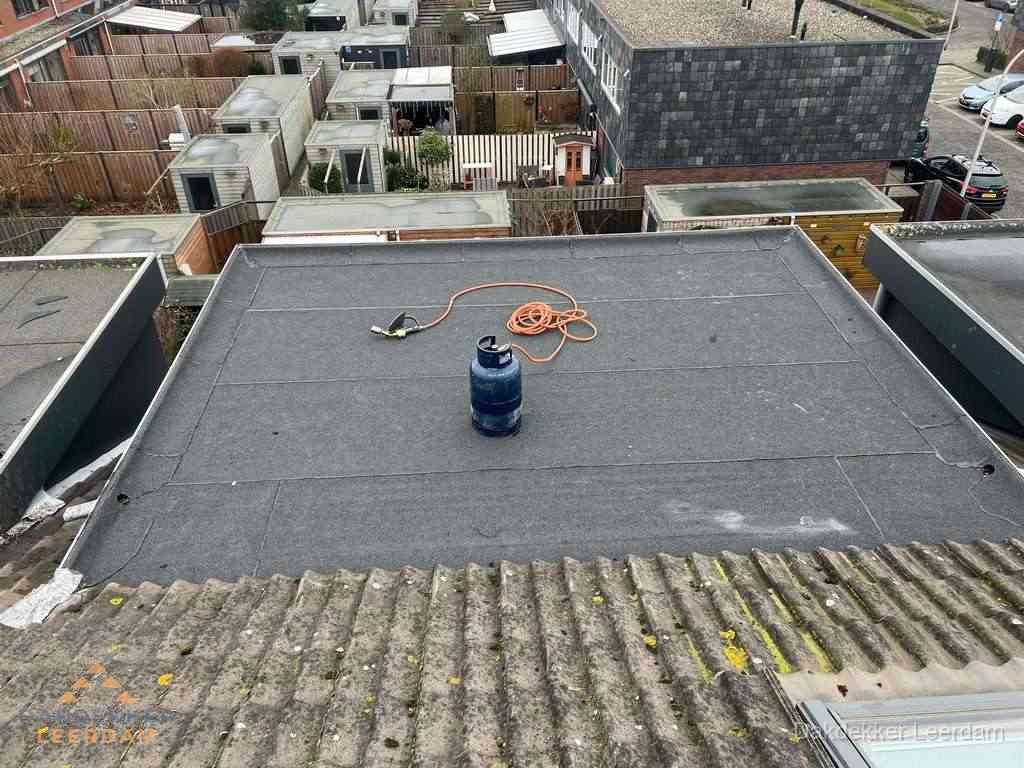 Dakreparatie plat dak met bitumen in Leerdam