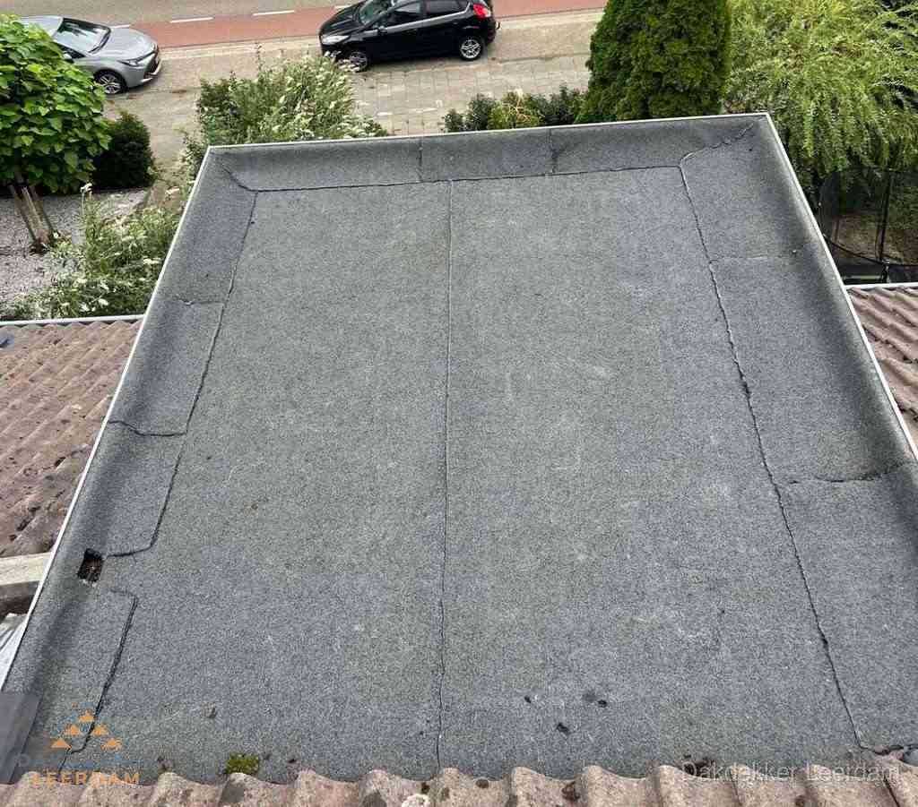 Dakbedekking schuur met bitumen in Leerdam