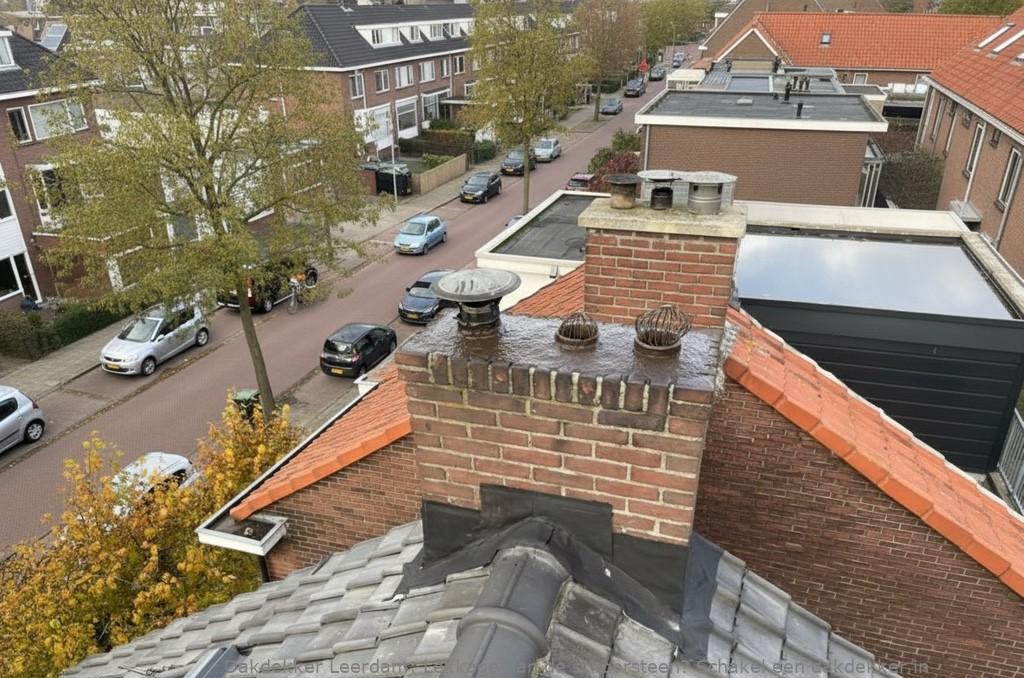 Lekkage aan de schoorsteen? Schakel een dakdekker in